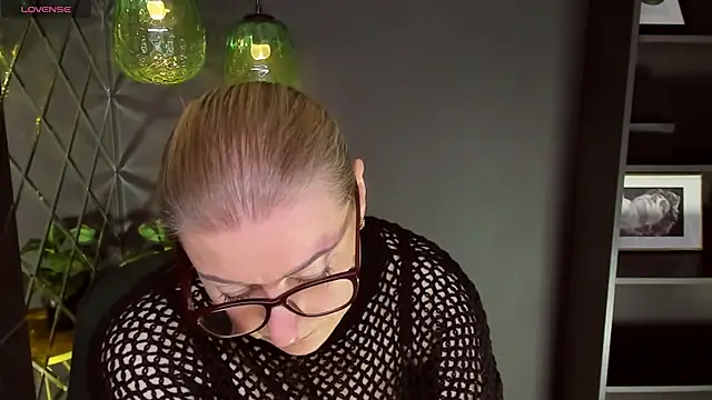 Snapshot of AlexandraKind chatting on March 9, 3:11 am AlexandraKind online show from March 9, 3:11 am