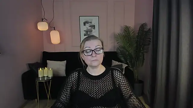 Snapshot of AlexandraKind chatting on March 12, 6:29 am AlexandraKind online show from March 12, 6:29 am