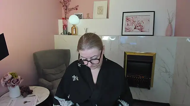 Snapshot of AlexandraKind chatting on March 14, 6:21 am AlexandraKind online show from March 14, 6:21 am