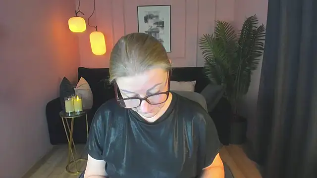 Snapshot of AlexandraKind chatting on March 17, 4:54 pm AlexandraKind online show from March 17, 4:54 pm