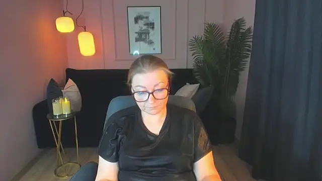 Snapshot of AlexandraKind chatting on March 18, 2:04 am AlexandraKind online show from March 18, 2:04 am