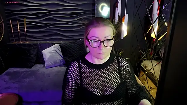 Snapshot of AlexandraKind chatting on March 19, 4:45 pm AlexandraKind online show from March 19, 4:45 pm