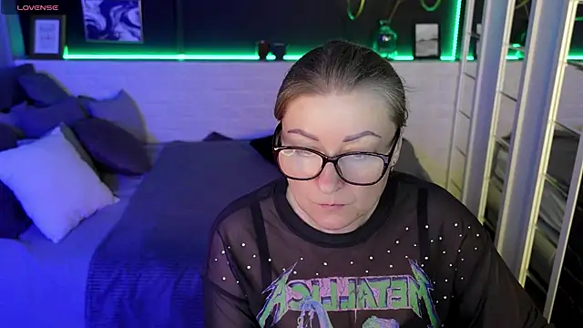 Snapshot of AlexandraKind chatting on March 22, 1:41 pm AlexandraKind online show from March 22, 1:41 pm