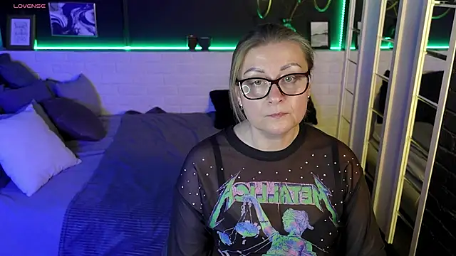 Snapshot of AlexandraKind chatting on March 22, 4:47 pm AlexandraKind online show from March 22, 4:47 pm