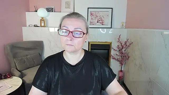 Snapshot of AlexandraKind chatting on September 13, 1:33 pm AlexandraKind online show from September 13, 1:33 pm