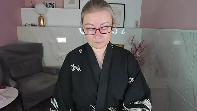 Snapshot of AlexandraKind chatting on September 14, 1:32 pm AlexandraKind online show from September 14, 1:32 pm