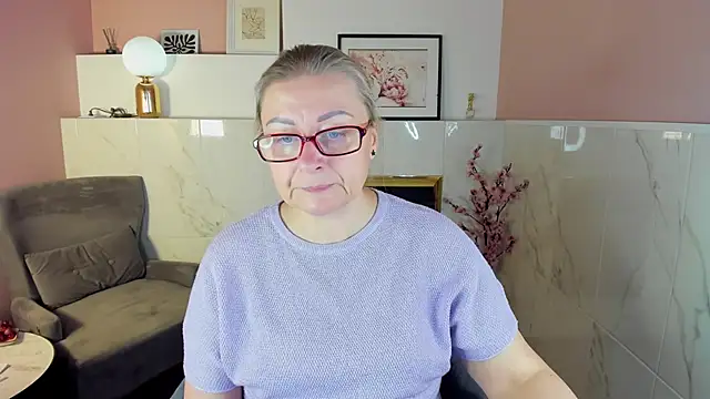 Snapshot of AlexandraKind chatting on September 17, 1:35 pm AlexandraKind online show from September 17, 1:35 pm