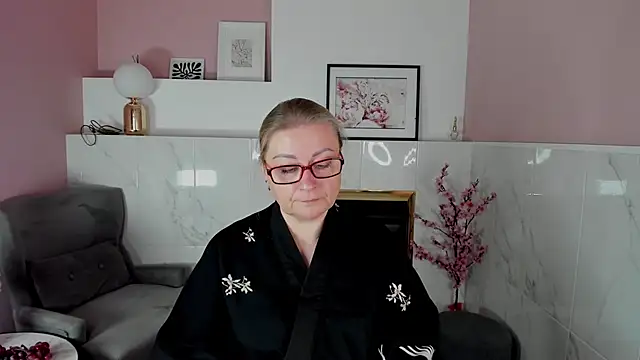 Snapshot of AlexandraKind chatting on October 4, 1:42 pm AlexandraKind online show from October 4, 1:42 pm