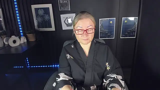 Snapshot of AlexandraKind chatting on October 20, 1:44 pm AlexandraKind online show from October 20, 1:44 pm