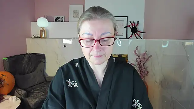 Snapshot of AlexandraKind chatting on October 29, 1:35 pm AlexandraKind online show from October 29, 1:35 pm