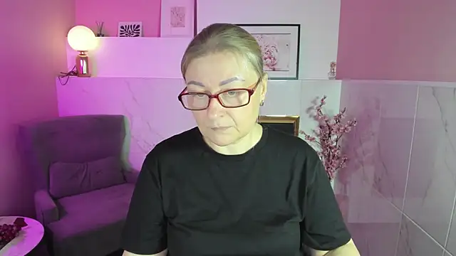 Snapshot of AlexandraKind chatting on November 7, 8:31 pm AlexandraKind online show from November 7, 8:31 pm