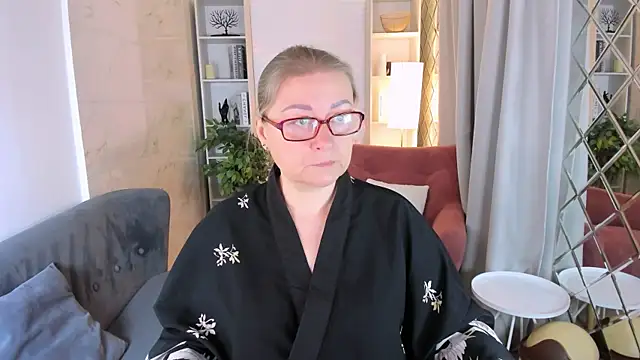 Snapshot of AlexandraKind chatting on November 15, 1:40 pm AlexandraKind online show from November 15, 1:40 pm