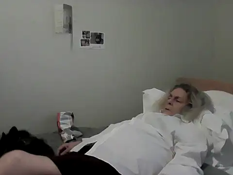 housewife shantie online show from February 1, 11:53 am