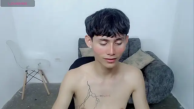 Snapshot of tanjiro_cute chatting on December 16, 4:02 am tanjiro cute online show from December 16, 4:02 am