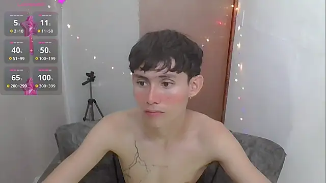 Snapshot of tanjiro_cute chatting on December 22, 3:44 am tanjiro cute online show from December 22, 3:44 am