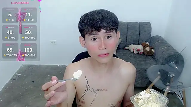 Snapshot of tanjiro_cute chatting on December 31, 6:59 am tanjiro cute online show from December 31, 6:59 am