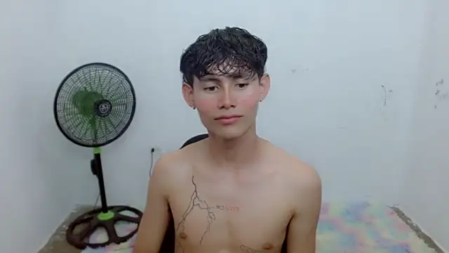 Snapshot of tanjiro_cute chatting on March 21, 12:51 am tanjiro cute online show from March 21, 12:51 am