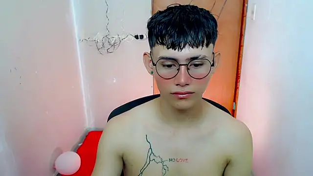 Snapshot of tanjiro_cute chatting on October 23, 8:13 am tanjiro cute online show from October 23, 8:13 am