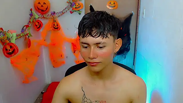 Snapshot of tanjiro_cute chatting on November 6, 10:16 am tanjiro cute online show from November 6, 10:16 am