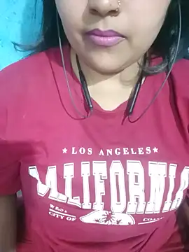 Snapshot of Love-Veronica chatting on May 18, 6:25 pm Love-Veronica online show from May 18, 6:25 pm