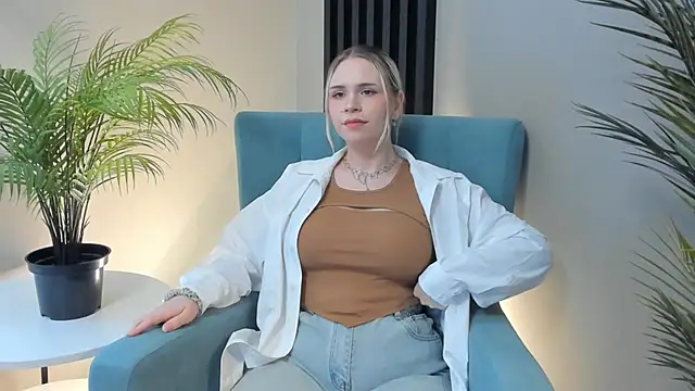 Snapshot of LynetBarritt chatting on December 10, 7:47 am LynetBarritt online show from December 10, 7:47 am