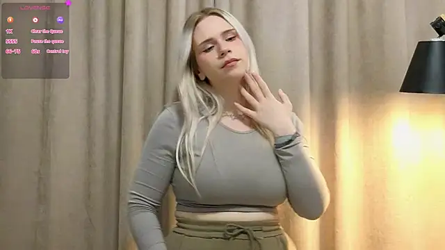 Snapshot of LynetBarritt chatting on December 11, 10:47 am LynetBarritt online show from December 11, 10:47 am