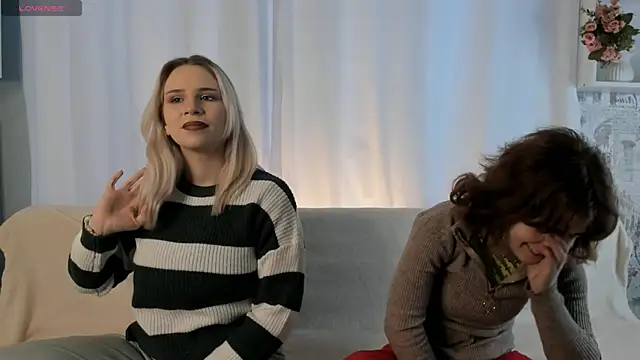 Snapshot of LynetBarritt chatting on December 16, 4:34 am LynetBarritt online show from December 16, 4:34 am