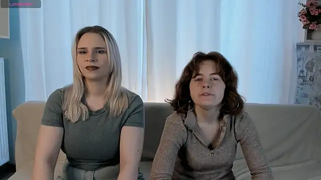 Snapshot of LynetBarritt chatting on December 16, 7:37 am LynetBarritt online show from December 16, 7:37 am