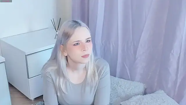 Snapshot of LynetBarritt chatting on February 12, 4:23 am LynetBarritt online show from February 12, 4:23 am