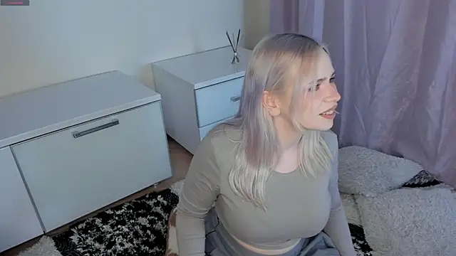 Snapshot of LynetBarritt chatting on February 12, 7:23 am LynetBarritt online show from February 12, 7:23 am