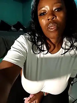 curvyloneah75 online show from March 20, 8:09 am