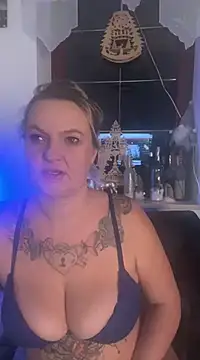 Snapshot of Inked_blondi chatting on December 19, 11:03 pm Inked blondi online show from December 19, 11:03 pm