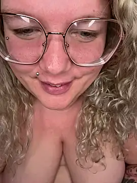 CurvyAnonymousGirl89 online show from March 3, 9:15 pm