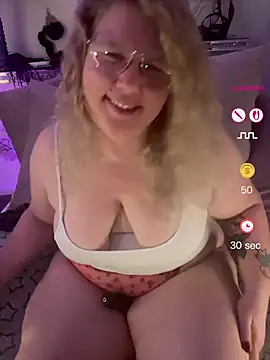 CurvyAnonymousGirl89 online show from May 25, 7:42 pm
