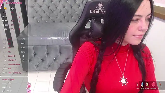 Snapshot of sabrina_jones_t chatting on December 4, 3:37 am sabrina jones t online show from December 4, 3:37 am