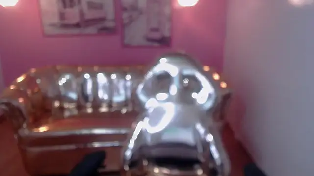 Snapshot of sabrina_jones_t chatting on December 14, 10:02 am sabrina jones t online show from December 14, 10:02 am