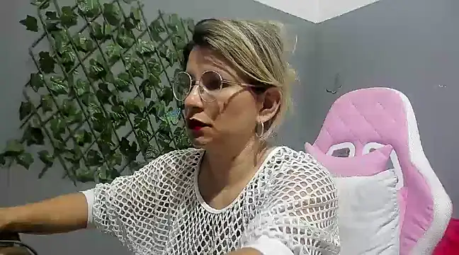 sexy bigboooty online show from December 8, 10:03 pm