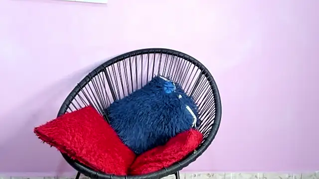 Snapshot of ZoeSmith6 chatting on January 3, 4:27 pm ZoeSmith6 online show from January 3, 4:27 pm