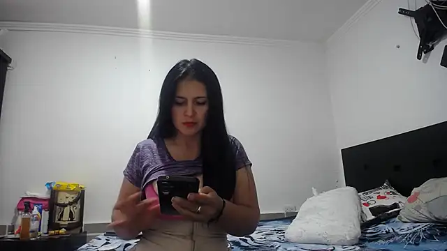 princehermosa44 online show from February 19, 8:05 pm