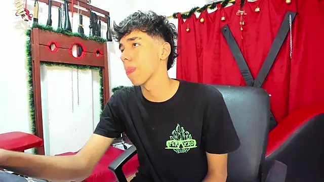 Snapshot of Harry_LatinBoy chatting on December 16, 2:04 am Harry LatinBoy online show from December 16, 2:04 am