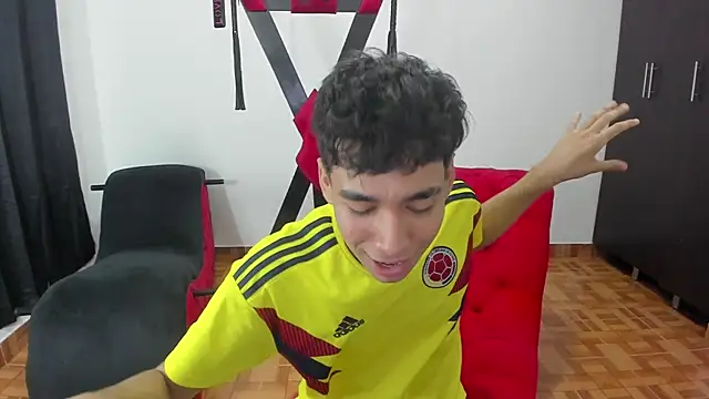 Snapshot of Harry_LatinBoy chatting on January 12, 7:31 pm Harry LatinBoy online show from January 12, 7:31 pm