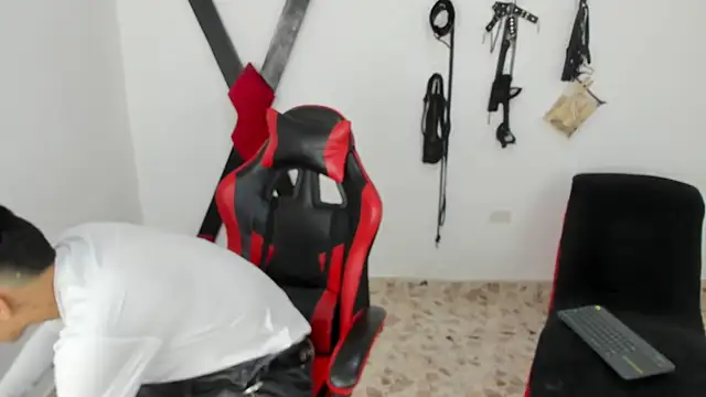 Snapshot of Harry_LatinBoy chatting on November 10, 7:35 pm Harry LatinBoy online show from November 10, 7:35 pm