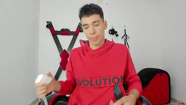 Snapshot of Harry_LatinBoy chatting on November 16, 4:01 pm Harry LatinBoy online show from November 16, 4:01 pm