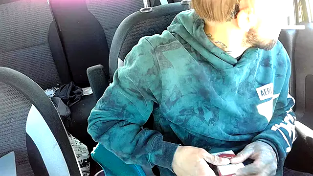 Snapshot of Fuckboy4public chatting on October 5, 7:23 pm Fuckboy4public online show from October 5, 7:23 pm