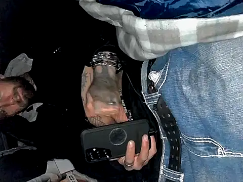 Snapshot of Fuckboy4public chatting on October 30, 11:00 am Fuckboy4public online show from October 30, 11:00 am