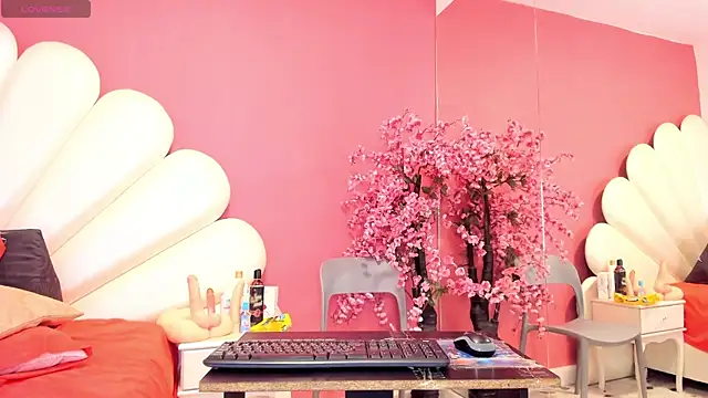 Snapshot of Zoey_Donovan chatting on March 12, 10:39 pm Zoey Donovan online show from March 12, 10:39 pm