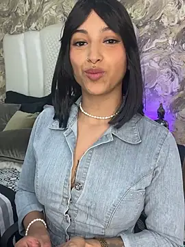 LollaByer online show from February 26, 9:05 pm