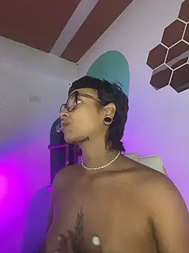 LollaByer online show from November 6, 9:05 pm