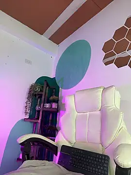 LollaByer online show from January 10, 9:05 pm