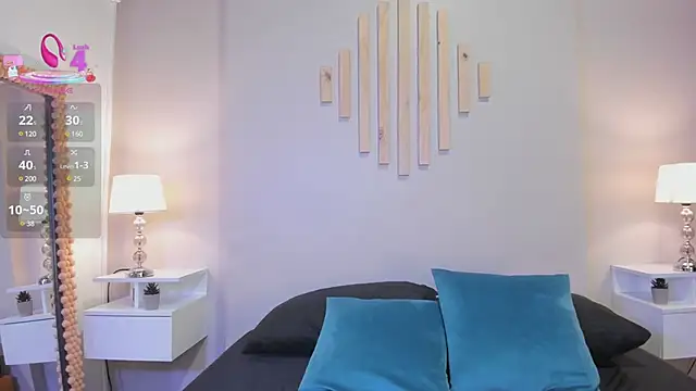 Julia Martinez  online show from March 10, 11:32 am